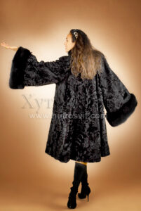 манто: хутро - каракуль, комір - песець|манто: мех - каракуль, воротник песец