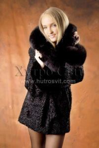 Півшубки каракуль.Модель курточка із песцевим коміром та манжетами|Полушубки каракуль.Модель с воротником и манжетами из песца