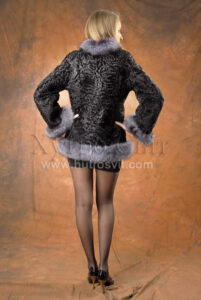 Шуби із каракулю ХутроСвіт Тисмениця.Модель півшубок, опушка хутро блюфрост|Шубы из каракуляот ХутроСвит Тысменица.Модель полушубок с опушкой блюфрост