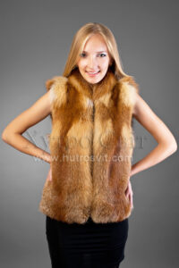 Жилет-безрукавка з лисици, з каталогу хутряних виробів від тм.Хутросвіт - м.Тисмениця. Фото ціна|Меховой жилет из натурального меха лисицы, кожаные вставки, регулируемый размер. Длина изделия 60см, или под индивидуальный заказ.