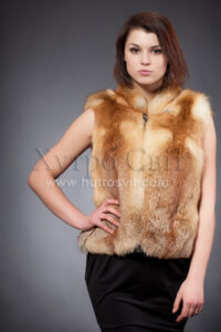 Жилетка жіноча, з хутра лисиці рудої, цільний хутро. Зручний короткий комір, ціна 3600грн.|тм.Хутросвіт - Тисмениця предалагает купить жилетку меховую. Данная модель из каталога - Безрукавка из рыжей лисы, продольного пошива, цельный мех, длинна жилетки 60 см. Цена 3600 грн.
