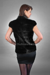 Норковие жилетки - каталог - Жилет із скандинавської норки, дуже теплий, чорного кольору, фото/ціна|Полушубок жилетка из скандинавской норки, вы также можете купить шубу из норки на нашем сайте. Данная модель безрукавки пошита в поперечку, приталенная, есть картманы