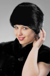 Мяка жіноча шапка - хутро норка скандинавська, фото, ціна|Шубы и шапки из натурального меха - черный женский головной убор - мех норка скандинавская - стоимость мехового берета - 1800 грн.