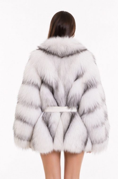 продукція виробника ХутроСвіт Тисмениця 2026 Коротка шуба із білої лисиці з діагональною викладкою, фото 2