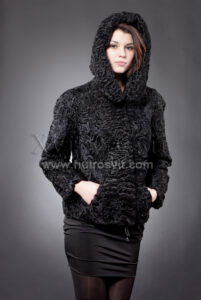 Каракуль півшубок - модель курточка куліска з капюшоном|Каракулевый полушубок с капюшоном и кулиской