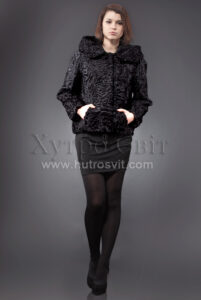 Каракуль півшубок - модель курточка куліска з капюшоном|Каракулевый полушубок с капюшоном и кулиской