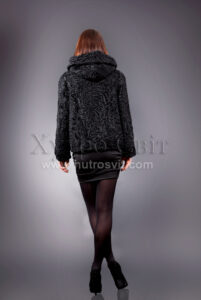 Каракуль півшубок - модель курточка куліска з капюшоном|Каракулевый полушубок с капюшоном и кулиской