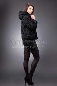 Каракуль півшубок - модель курточка куліска з капюшоном|Каракулевый полушубок с капюшоном и кулиской
