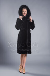 Шуба із мутону з песцевою опушкою по капюшону|Мутоновая шуба, капюшон, опушка песец