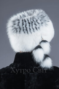 Жіноча шапка стилю Барбара - білий песець з чорними вставками|Стильная женская шапка белый песец с черными вставками на трикотаже