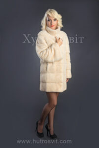 Норкова шуба із канадської  NAFA, поперечне пошиття, комір стійка|Норковая шуба из меха NAFA, жемчужного цвета с воротником стойка