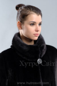 Шуба-манто із чорної скандинавки, комір стійка, модель трапеція|Норковая шуба-манто, расклешенная модель, черная скандинавка, стойка