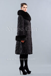Шуба із каракулю, фасон трапеція, комір шаль із песця. |Шубы из каракуля.Модель трапеция с большим шалевым песцовым воротником.