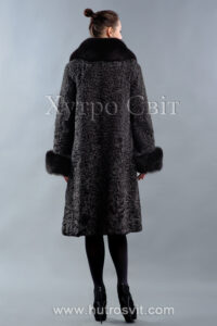 Шуба із каракулю, фасон трапеція, комір шаль із песця. |Шубы из каракуля.Модель трапеция с большим шалевым песцовым воротником.