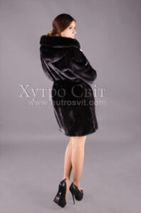 Шуба із чорної норки, капюшон та пояс|Самая популярная модель года - шуба скандинавская черная норка с капюшоном и поясом.