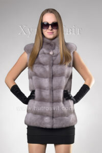 Жилеткак (безрукавка) поперечного крою із хутра норки бежевого кольору|Жилетка из меха бежевой норки, поперечка, воротник стойка