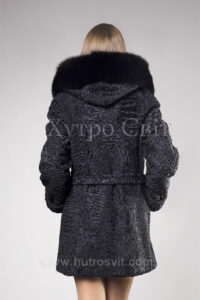 Шуба із каракулю прямого крою з капюшоном та песцем|Шуба из каракуля прямая с капюшоном и песцом