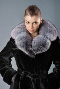 Шуби мутонові, модель пальто, пояс, комір blue frost|Шубы мутон, воротник - blue frost, модель - меховое пальто