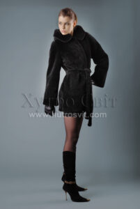 Півшубок із мутону, модель з капюшоном і поясом, |Мутоновый полушубок, прямая модель с поясом и капюшоном,