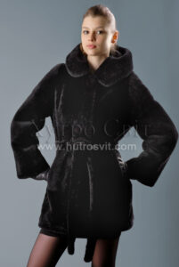 Півшубок із мутону, модель з капюшоном і поясом, |Мутоновый полушубок, прямая модель с поясом и капюшоном,
