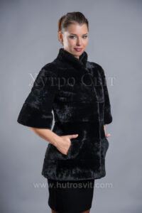 Півшубок із мутону, поперечне пошиття, короткий рукав.|Мутоновый полушубок поперечный пошив, укороченный рукав.