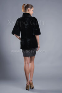 Півшубок із мутону, поперечне пошиття, короткий рукав.|Мутоновый полушубок поперечный пошив, укороченный рукав.