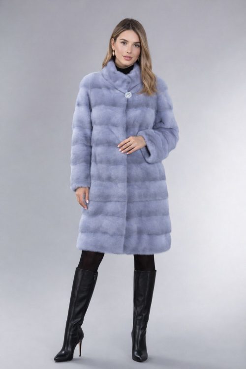 продукція виробника ХутроСвіт Тисмениця 2026 Шуба із голубої норки, комір стійка, поперечне пошиття, фото 2