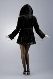 Курточка (півшубок) із мутону, з капюшоном оздобленим норкою, |Курточка из мутона, модель полушубок с капюшоном и норкой,