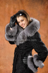 Шуба-пальто, натуральне хутро каракуль, на комірі blue frost, |Шуба из каракуля, фасон пальто, цены и фото.Английский воротник, мех blue frost